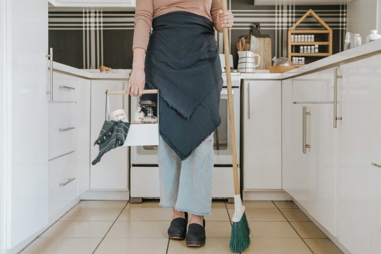 How to Start a Trash Can Cleaning Business